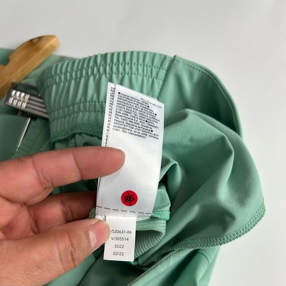 ATHLETA women’s Brooklyn joggers pants size 16 lightweight Quick dry zip pockets - Picture 14 of 16